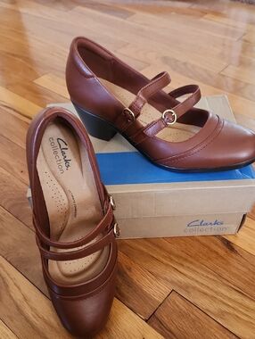 Clarks Women's Brown Double-Strap Mary Jane Emily2 Jane Heels  Shoe 9 M NIB